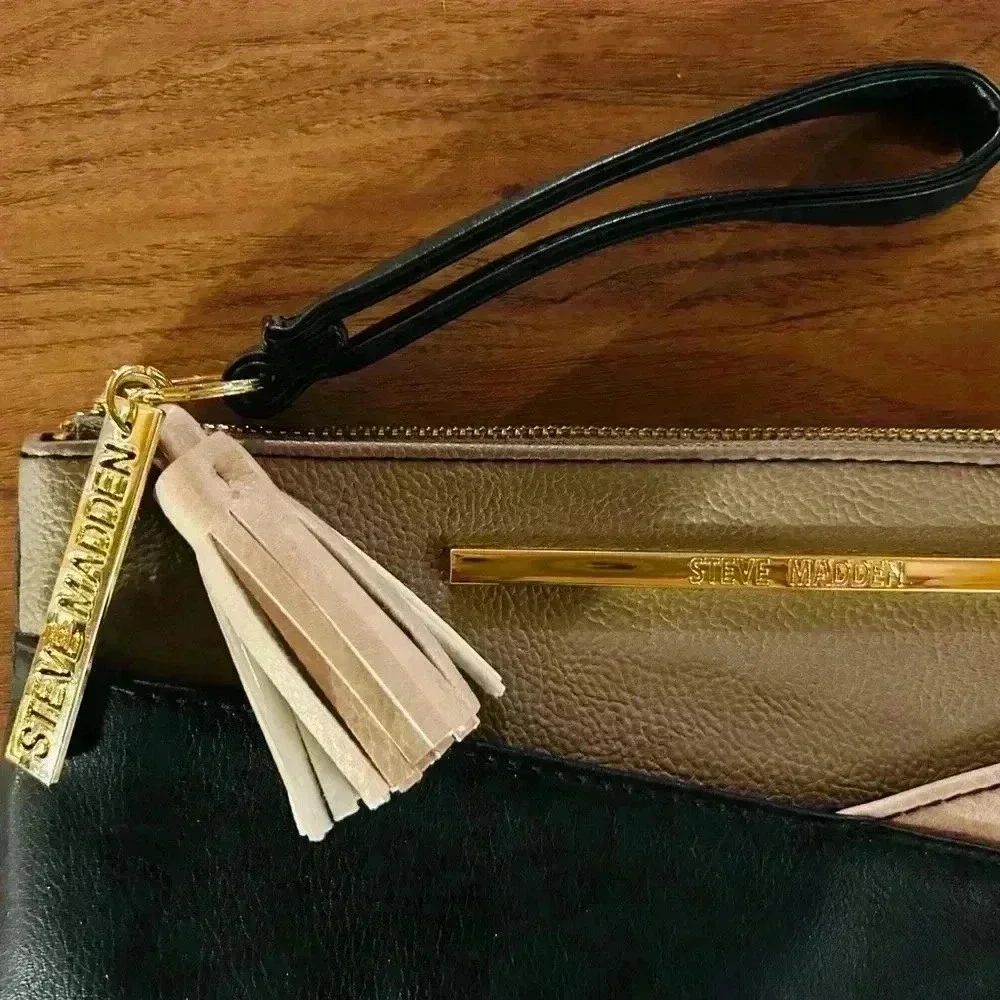 Steve Madden NWOT, clutch, gold accents, black, taupe, rose, tassel, wristlet